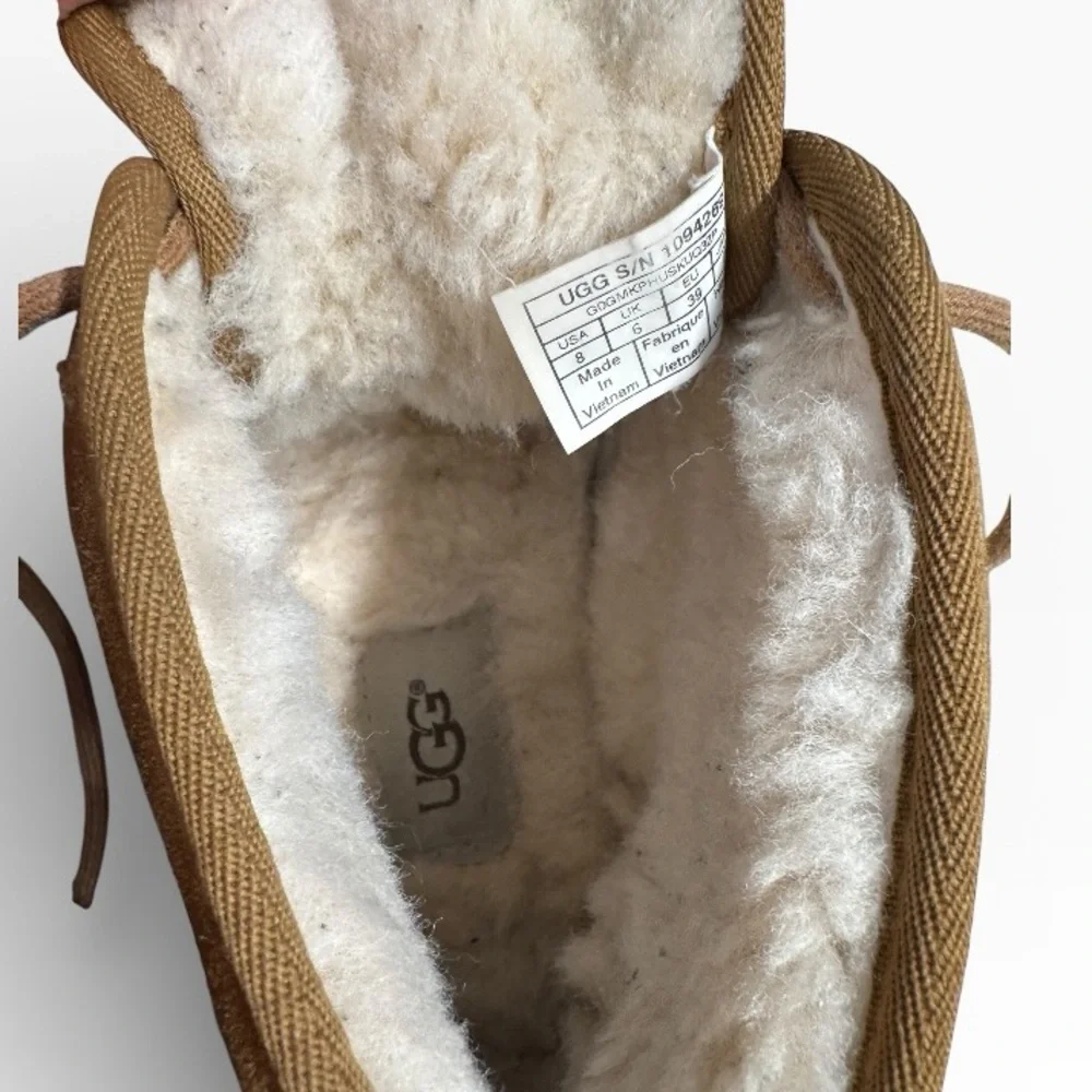 UGG Neumel Suede Chukka Boots Chestnut Shearling Lined Casual Size US 8 Women
